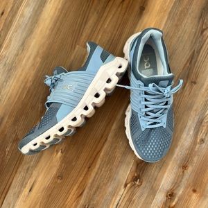 On Running Women’s Sneakers Size 8.5